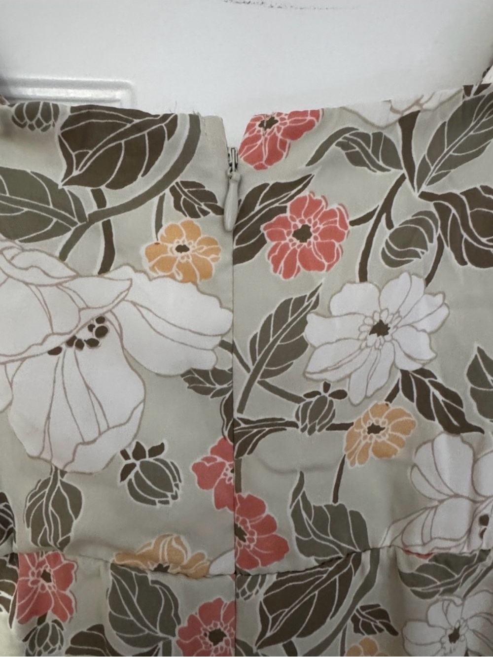Abercrombie & Fitch Cream Floral Tie-Front Midi Dress with Pink and Green Blooms - Picture 4 of 7